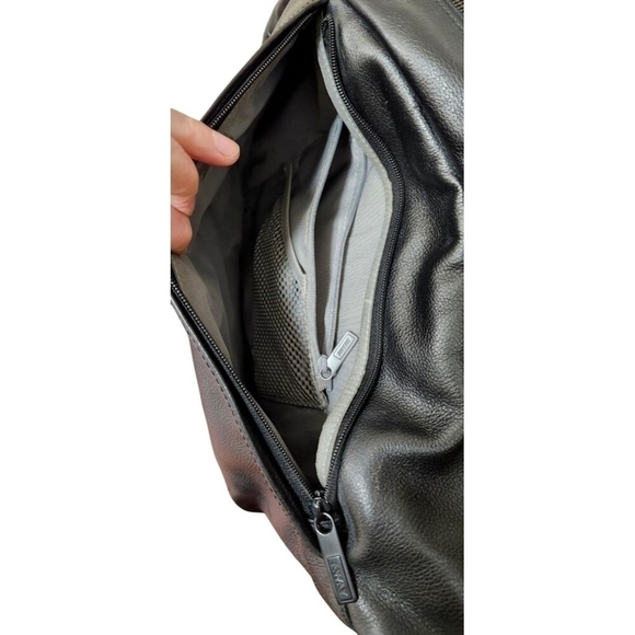 Away The Outdoor Backpack Leather Black - Picture 9 of 16